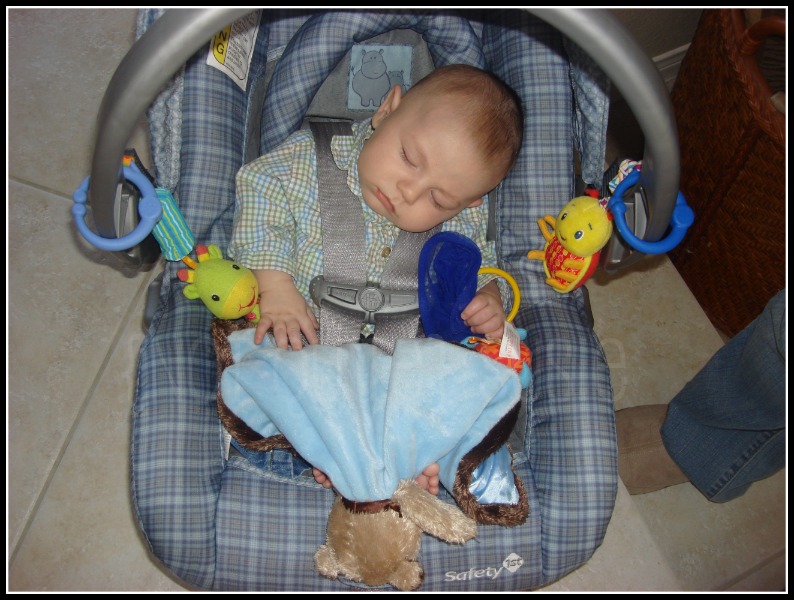 sleeping baby carseat
