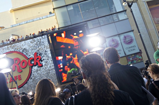 Rooftop bystanders premiere movie