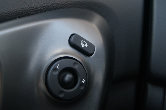 Kia Forte window close button