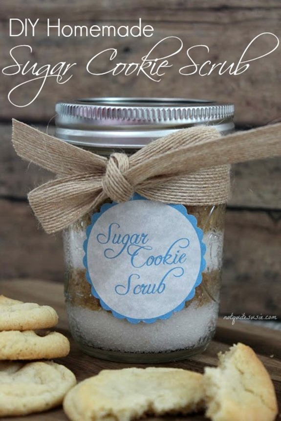 DIY Homemade Sugar Cookie Scrub- a great homemade holiday gift!