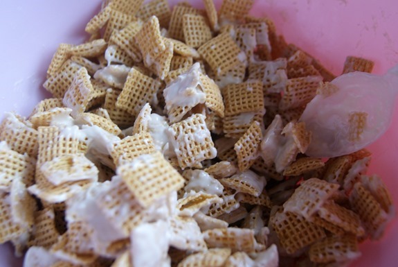 Muddy Buddy Snack Mix is not just for Christmas! With just a few small swaps, you can make this delicious Chex snack perfect for any holiday, including this Valentine’s Day version! It’s so easy to make and kids love Muddy Buddies!