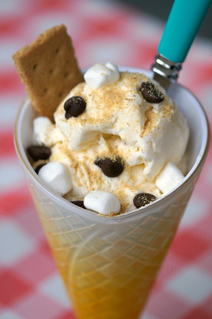S’mores are my favorite dessert- but you don’t have to be sitting around a campfire to eat them! You can even have s’mores as ice cream with this S’mores Sundae Recipe! This would be a fun party dessert idea- don’t forget the chocolate! #smores #summer #icecream #easyrecipes