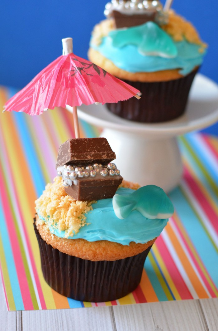 Treasure Chest Cupcakes- perfect for pirate parties, beach parties, and summer parties