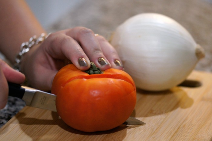 Cutting tomatoes with Calphalon Self-Sharpening Knives