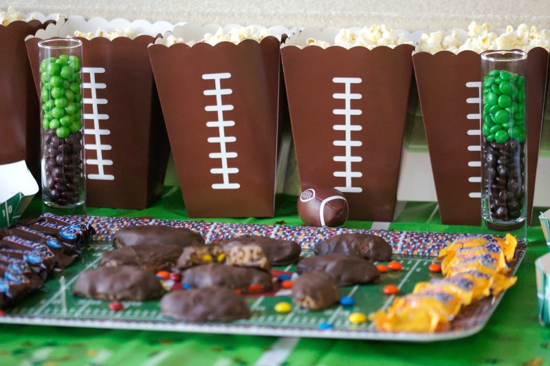 Easy Party Decoration- Color-coded Skittles and M&M's!