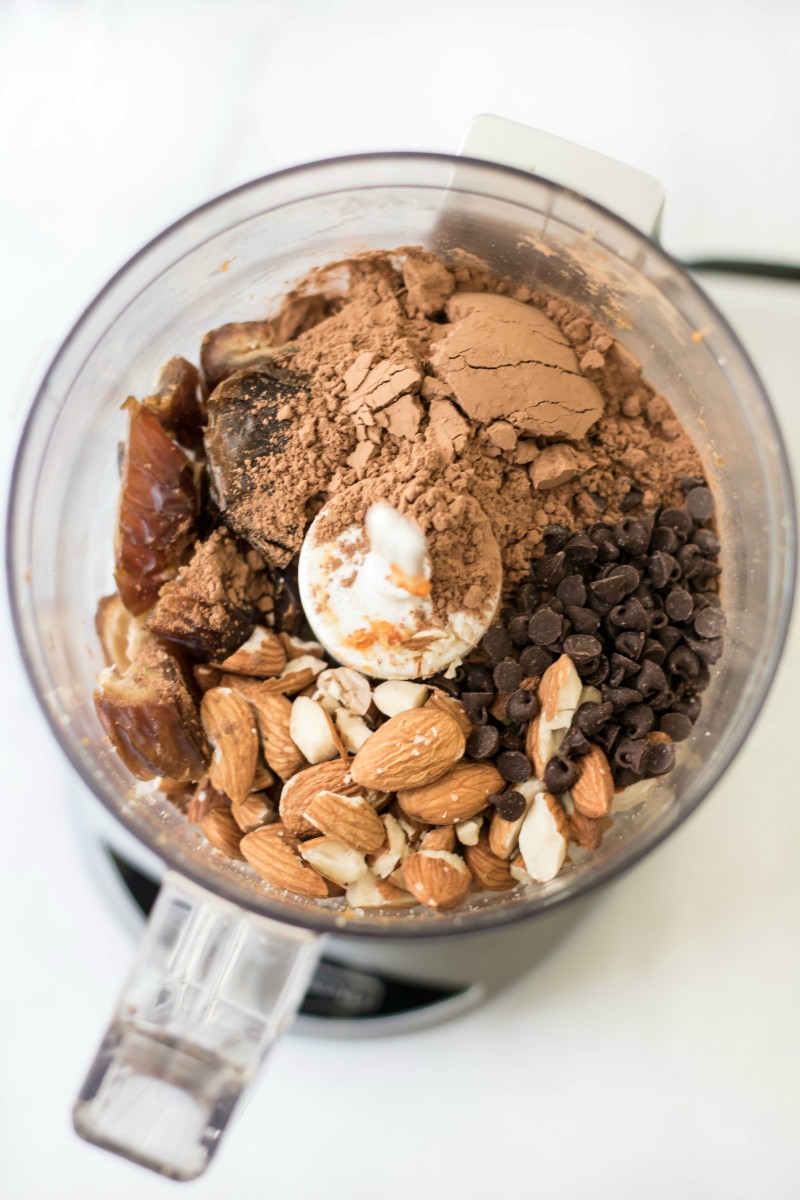How to Make Dark Chocolate Almond Energy Bars