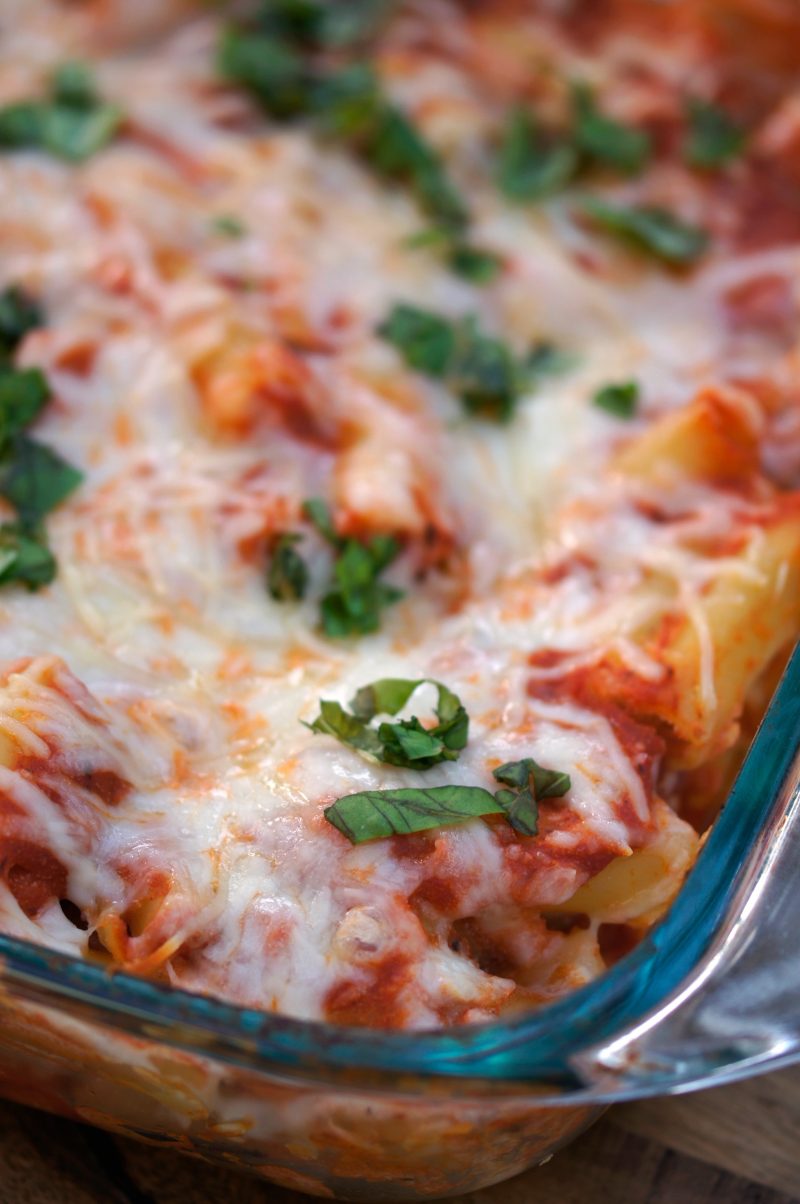 Need an easy, meatless baked ziti recipe? This one features mozzarella, ricotta, parmesan and fresh basil and it’s so good, you won’t even miss the meat!