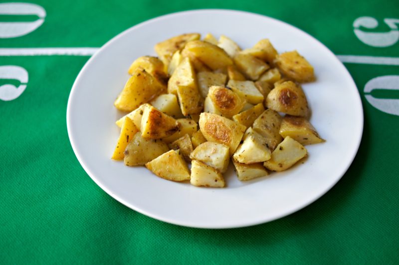 If you’re looking for great football party food or appetizers for parties for large families, you can’t go wrong with these Easy Potato Bites! This recipe is simple to make and quick, too, so you can spend more time at the party! {ad}