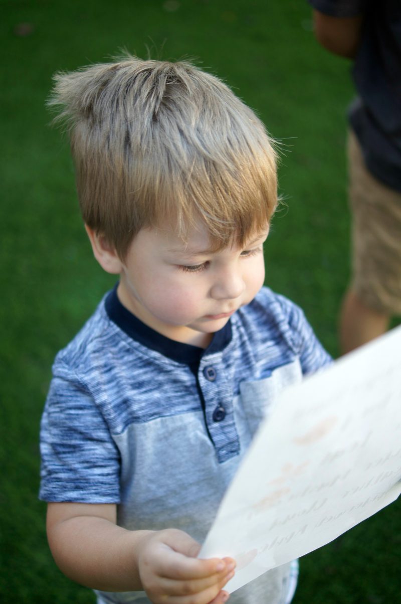 What’s better than spending a fall afternoon outside exploring nature? Doing a scavenger hunt while you explore! Have fun playing outside with this free printable that you can use anywhere.