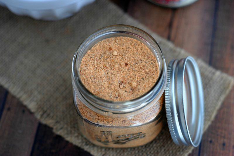 This DIY Homemade Chili Seasoning Mix recipe is the best- it’s so easy and delicious! Make a whole batch of it and keep it in the pantry for an easy week night meal solution.