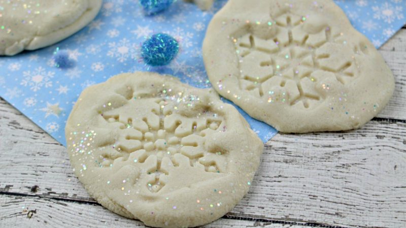 Kids and toddlers alike will love this fun DIY Marshmallow Scented Activity Dough! It’s a super soft playdough recipe that’s crazy easy to make {without cream of tartar- just a few simple ingredients!} and it’s no cook so the kids can even help!