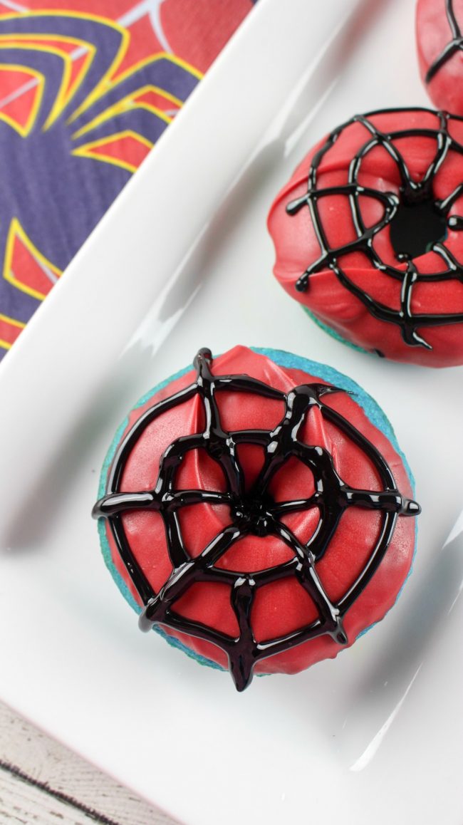 Have you seen the trailer for the new movie Spider-Man: Homecoming? It looks really good- and so funny! These DIY homemade Webslinger Donuts use cake mix and they’re baked, not fried, so they’re really easy to make. With the super cute Spider-Man icing, they would be the perfect breakfast recipe for after a birthday party sleepover or really any time!