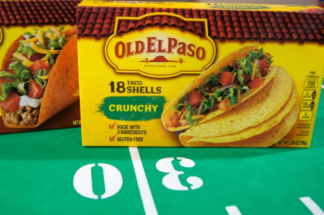 Looking for food recipes and ideas for your next Sunday Football tailgate party? These Game Day Nacho Tacos use ground beef with lots of delicious seasoning and homemade cheese sauce- and of course, they’re loaded with toppings!