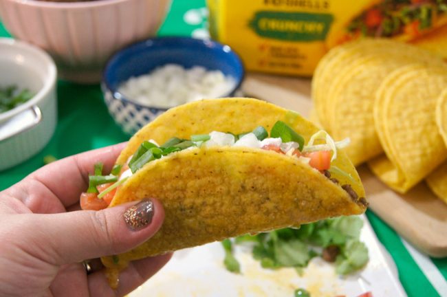 Looking for food recipes and ideas for your next Sunday Football tailgate party? These Game Day Nacho Tacos use ground beef with lots of delicious seasoning and homemade cheese sauce- and of course, they’re loaded with toppings!