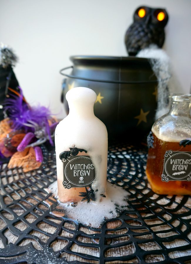 Whether you’re trying to get that Harry Potter in Potions class aesthetic or you need some cheap and easy Halloween decor ideas, don’t miss these free printable Witches Brew Potion Bottle Labels! Just grab these free printable labels and an inexpensive {or vintage!} glass jar and DIY some magic!