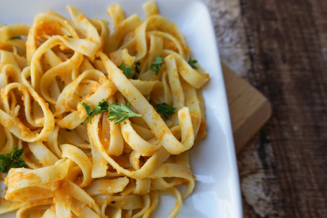 I love fettuccine- but my lactose intolerance doesn’t love alfredo anymore. I get sick of using the same marinara all the time so I decided to make a delicious and light pumpkin pasta sauce perfect for the fall- or really any time! You can enjoy the recipe alone or add some chicken in for some extra protein.