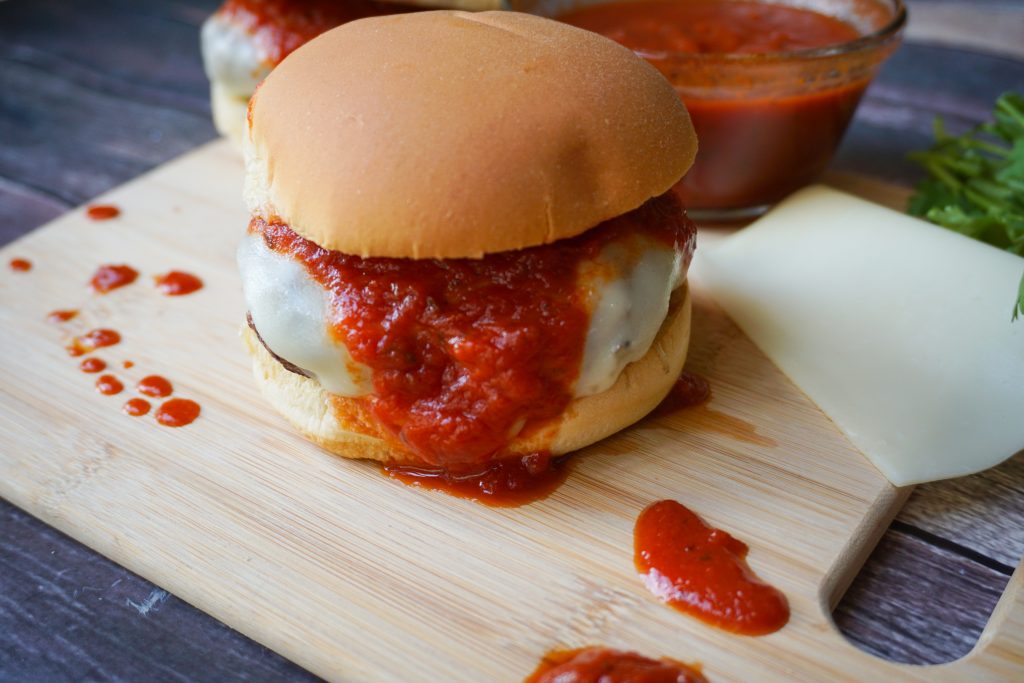 Have the best of both worlds when you combine two delicious foods- pizza and burgers- into one epic meal! This easy homemade grilled Pizza Burger Recipe is easy to customize with your favorite toppings. All you need is some seasoned ground beef, a great pizza sauce, and this recipe!