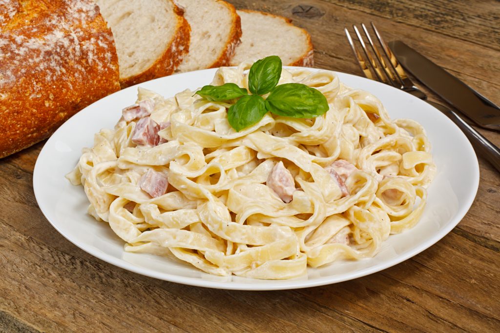 Pasta dishes can make a perfect quick and easy weeknight meal! Pick your favorite from these 30 Pasta Dishes that are all done in 30 minutes or less. Recipes include one pot, shrimp, chicken, carbonara, homemade sauce, and more- with some great healthy options for summer too.