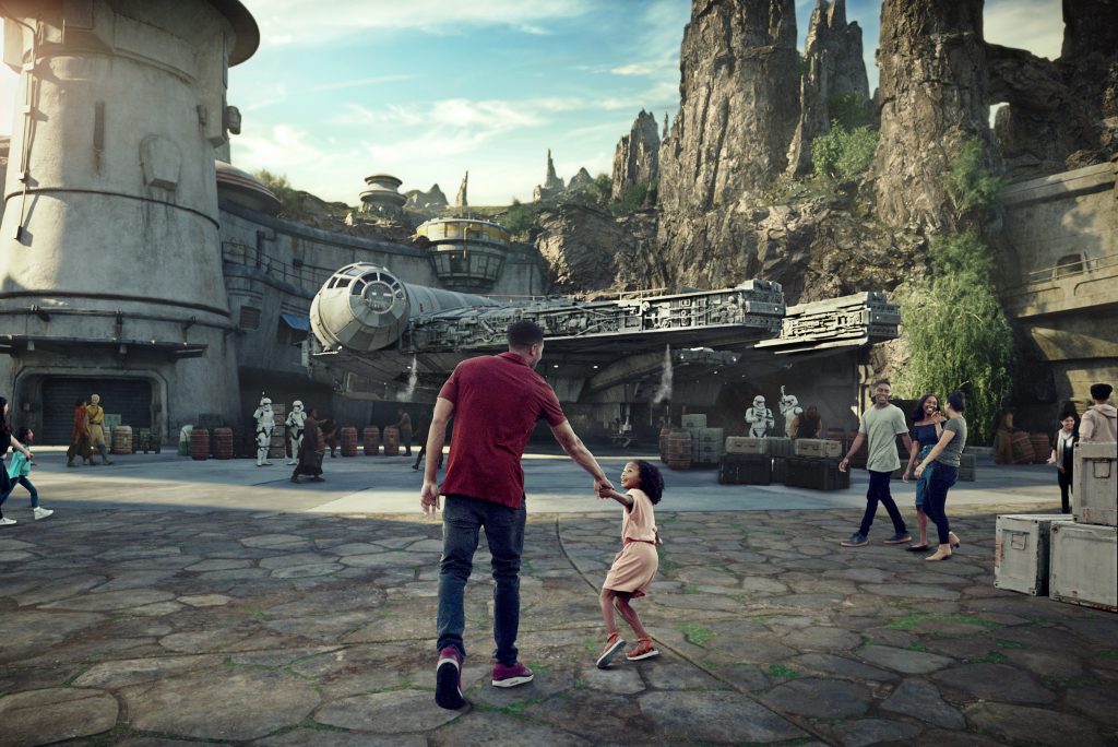 Are you planning a trip to Disneyland or Walt Disney World for the 2019 opening of the new Star Wars themed land, Galaxy’s Edge? Check out this post first to read about the food and collectible merch, crowd tips, and more before you enjoy the newest land from Disney!