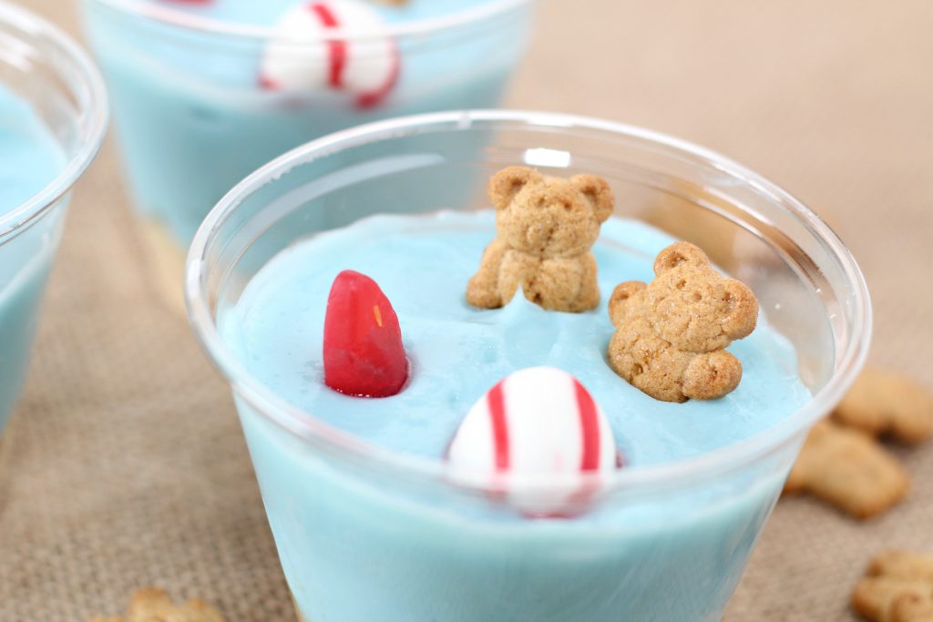 Need a fun and easy snack idea for kids this summer? Try this Beach Day White Chocolate Pudding Cup Recipe! These individual servings look like sand and are perfect for a summer party, after school snack, or dessert!