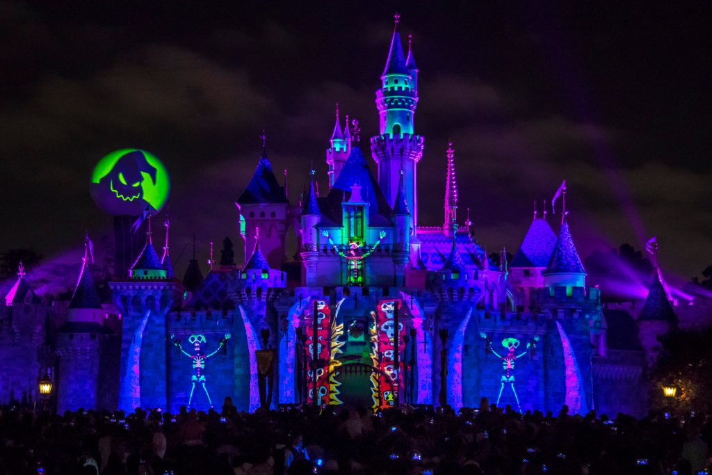 Everyone knows that one of the best places to celebrate holidays is at Disneyland and California Adventure- and Halloween is no exception! Come check out my top 10 must-do things for 2019 Disneyland Halloween! Of course it includes spooky decorations, characters in costume, delicious food, lots of tricks and of course, lots of treats!