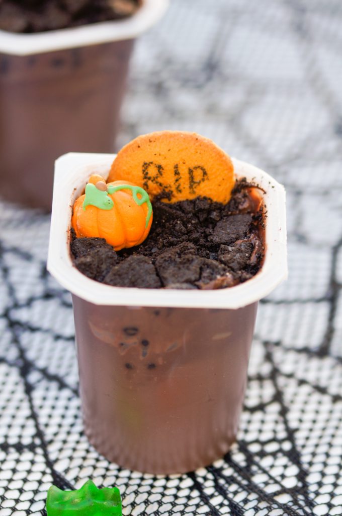 Looking for delicious and easy Halloween treats ideas? These adorable Graveyard Pudding Cups make great snacks or desserts- and they’re so simple!