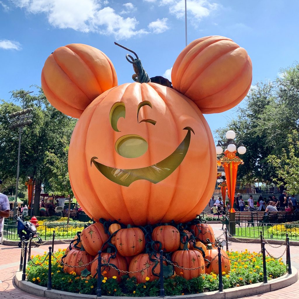 Everyone knows that one of the best places to celebrate holidays is at Disneyland and California Adventure- and Halloween is no exception! Come check out my top 10 must-do things for 2019 Disneyland Halloween! Of course it includes spooky decorations, characters in costume, delicious food, lots of tricks and of course, lots of treats!