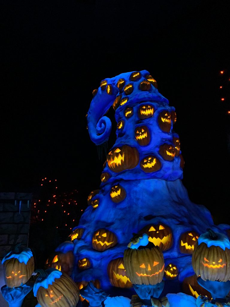 Everyone knows that one of the best places to celebrate holidays is at Disneyland and California Adventure- and Halloween is no exception! Come check out my top 10 must-do things for 2019 Disneyland Halloween! Of course it includes spooky decorations, characters in costume, delicious food, lots of tricks and of course, lots of treats!