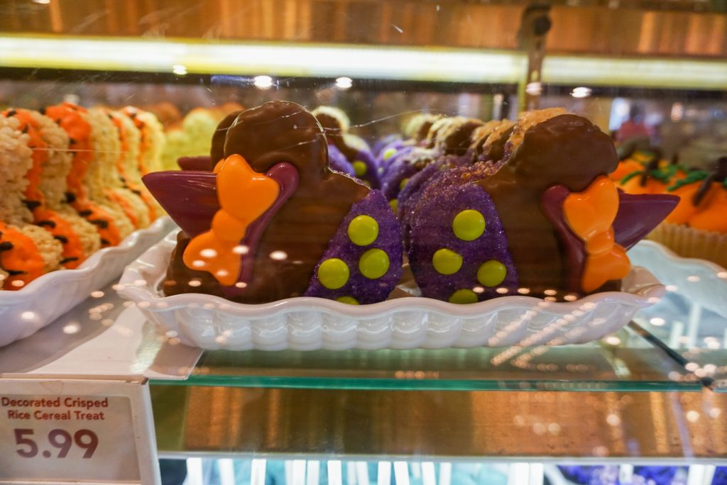 One of the best things about being at Disneyland is the treats- especially during holidays like Halloween! Check out some of the cute desserts and other treats available for kids and adults right now at Disneyland and California Adventure- with pictures and reviews!