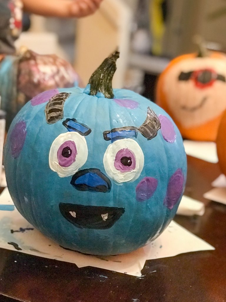 Decorating pumpkins is such a big part of fall for kids and adults alike! There are lots of creative carving ideas online but using paint or other objects can be fun too! These easy DIY No Carve Pumpkin Ideas are quick, easy, and {mostly} not messy- except maybe the paint one!