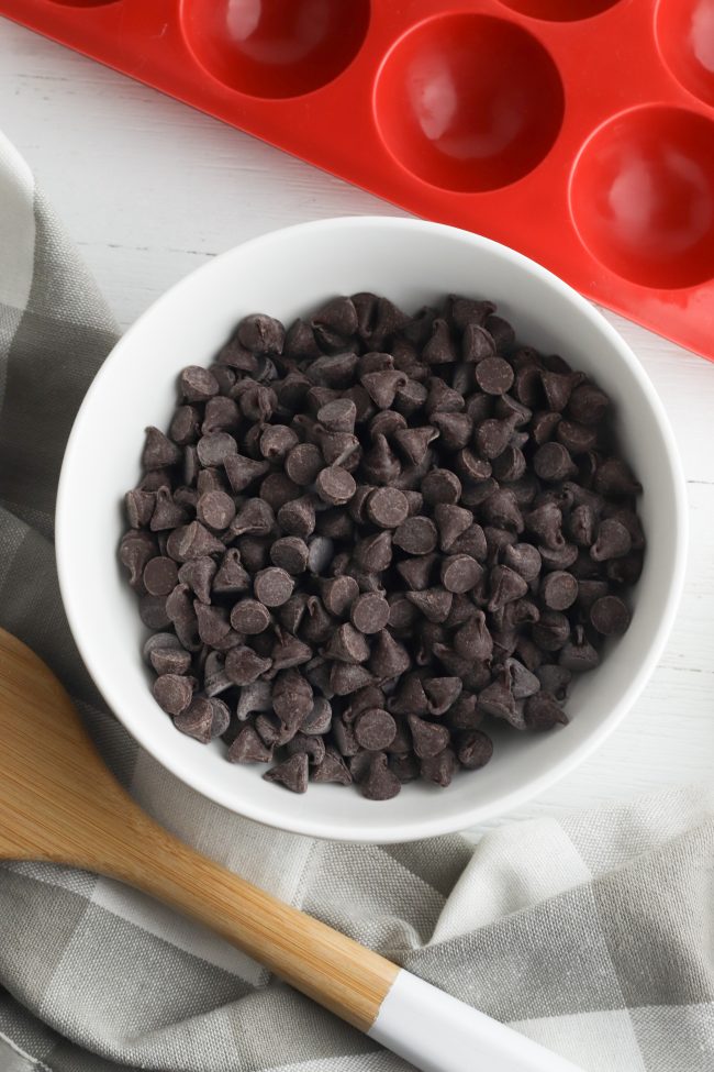 Homemade DIY Hot Cocoa Bombs Recipe - {Not Quite} Susie Homemaker