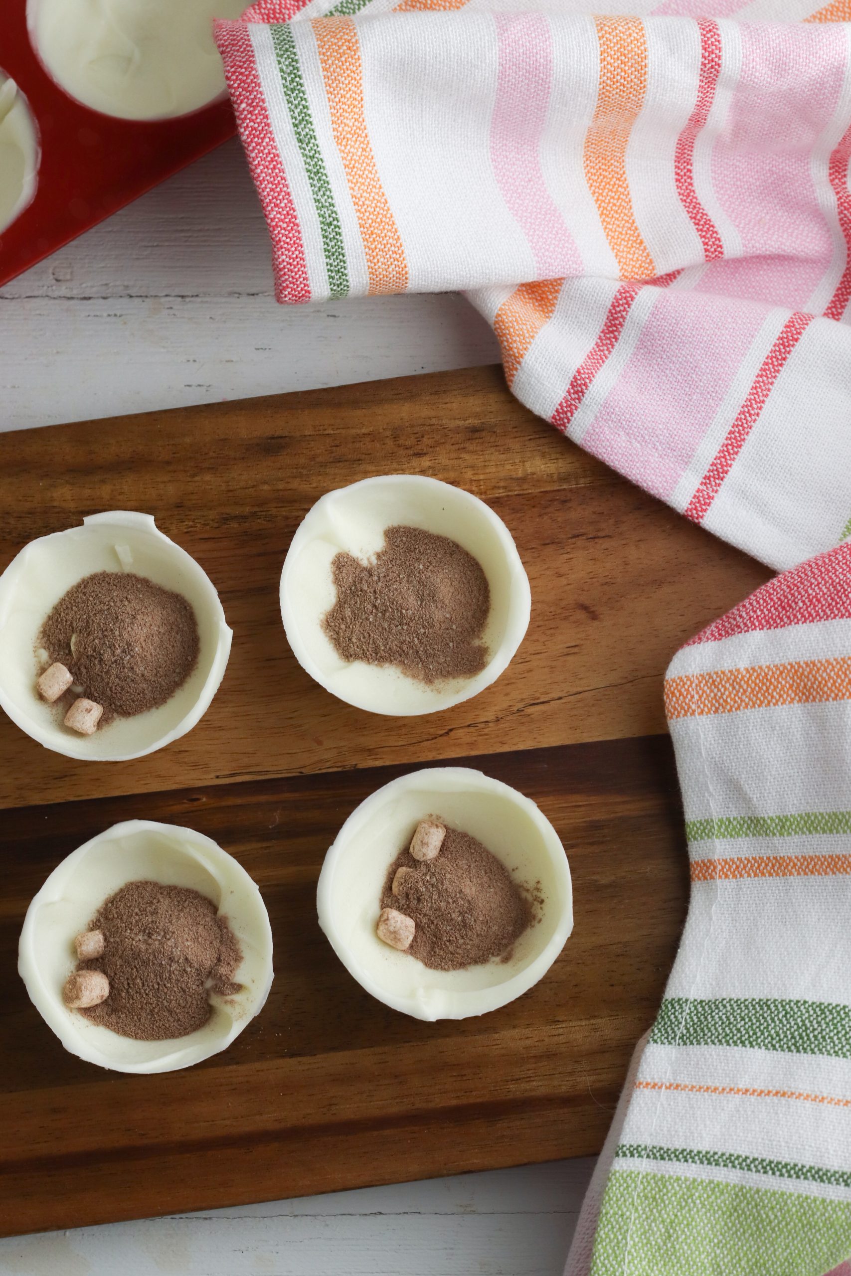 Homemade White Chocolate Hot Cocoa Bombs Recipe for Spring and Easter ...