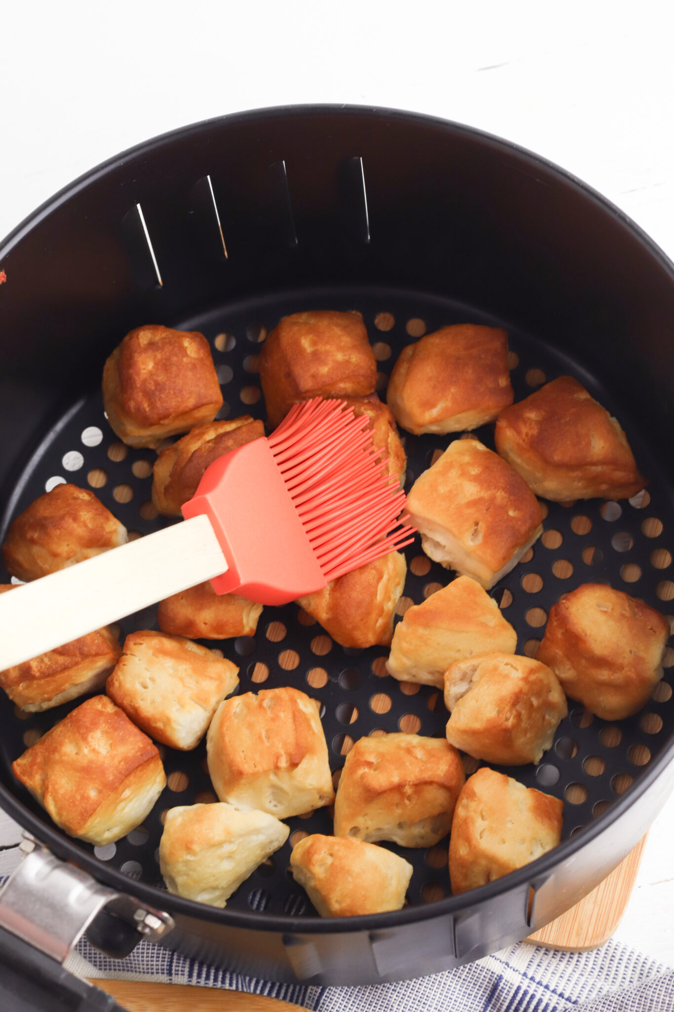 The EASIEST Air Fryer Donuts Recipe Made with Biscuit Dough! {Not Quite} Susie Homemaker